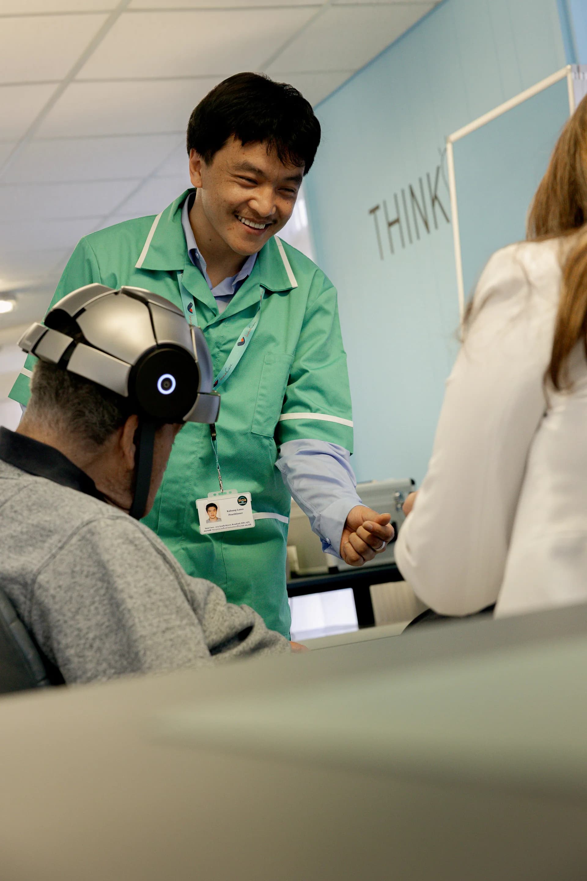 Kalsang Luna with a patient during a neurotherapy session at Inna MediSync