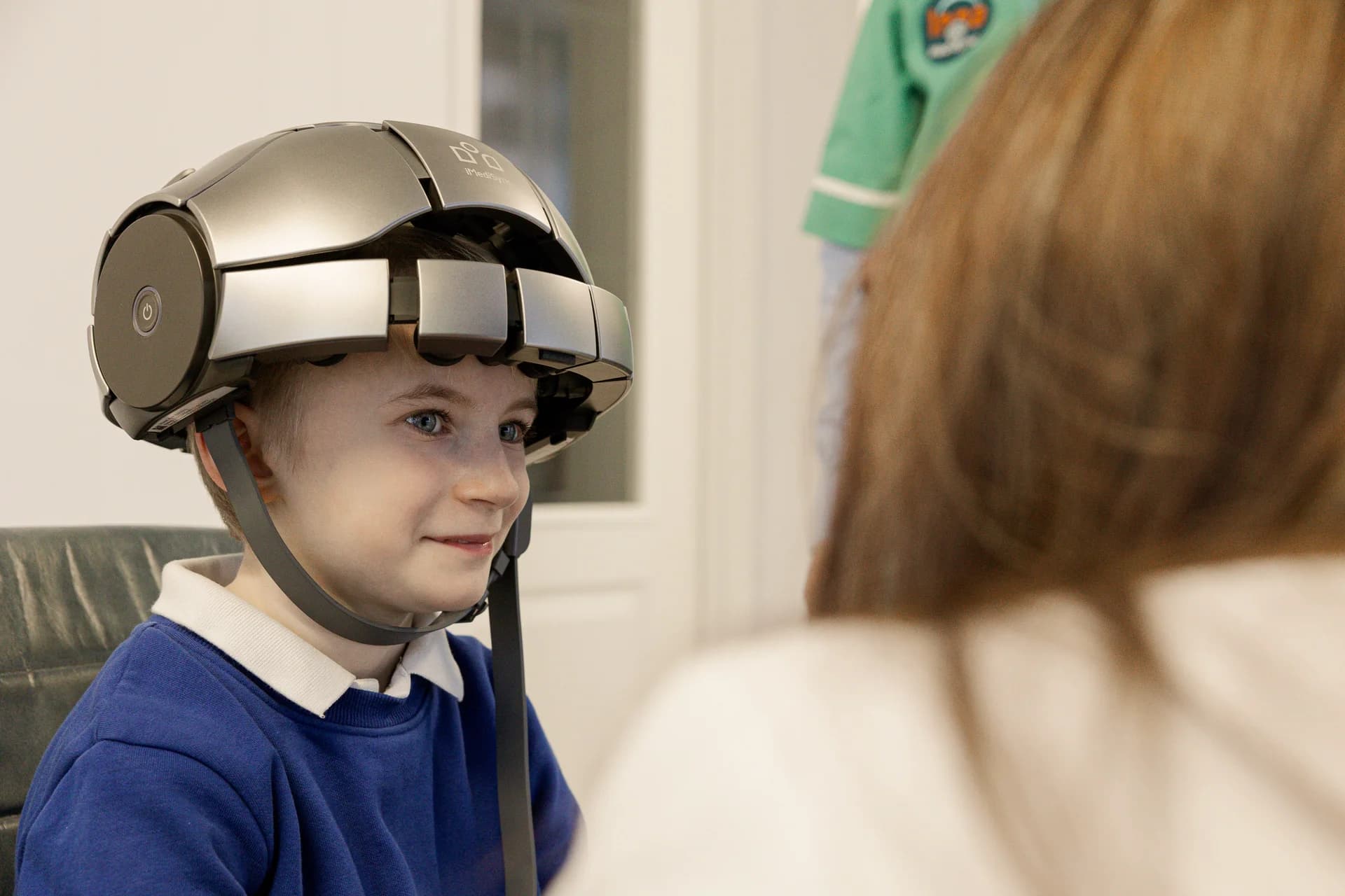 Child during neurotherapy session at Inna MediSync